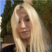 Soy profesora de ballet y danza contemporánea. He tomado clases de danza desde hace más de 10 años y participado en diferentes espectáculos. He trabajado con niñxs de 4 a 9 años y en colegios